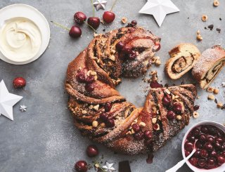 Hazelnut Wreath