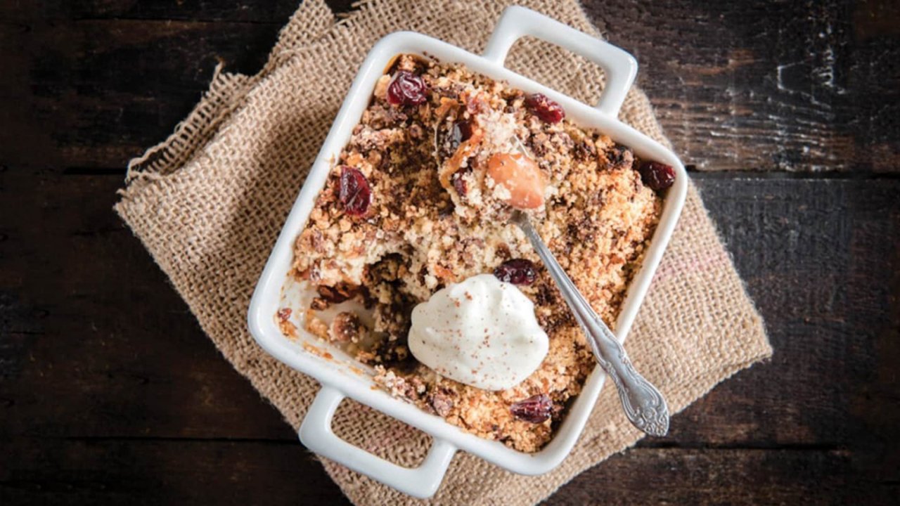 Crumble with Maple Vanilla Cream