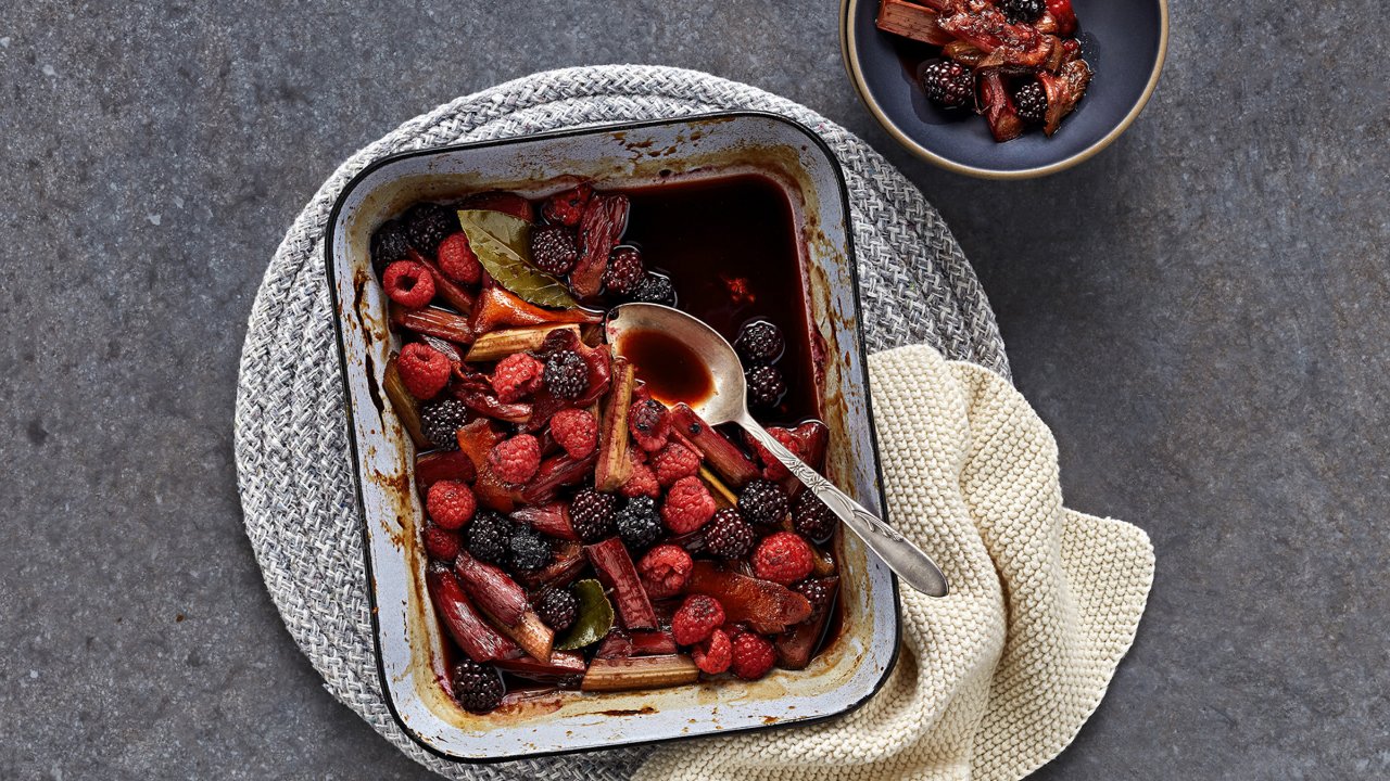 Rhubarb Berry Spiced Fruit Bake