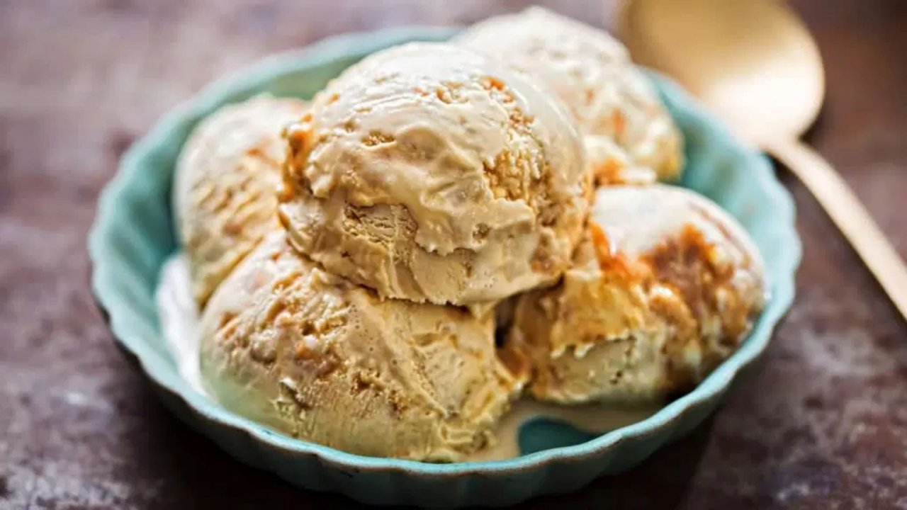 brown bread crumble ice cream