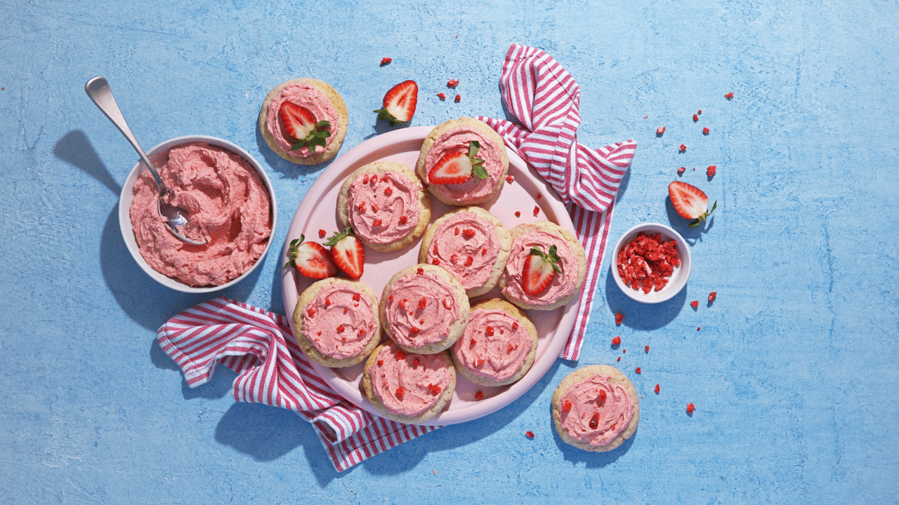 Strawberries & Cream Shortbread Cookies