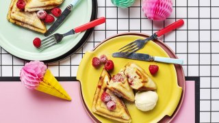 Choc Berry Jaffle Cakes 