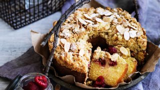 Raspberry Crumble Ring Cake