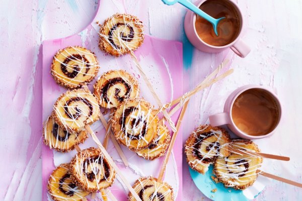 Cinnamon Scroll Pops